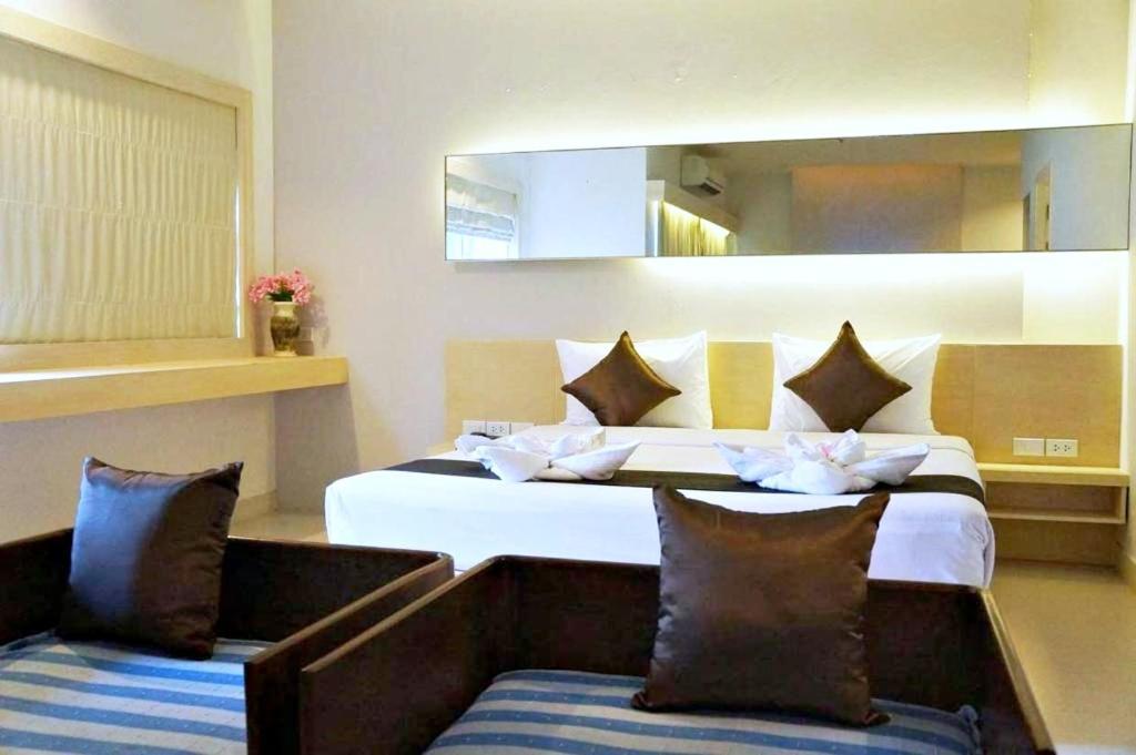 Khuang Singh Residence & Hotel Chiangmai Чиангмай Екстериор снимка