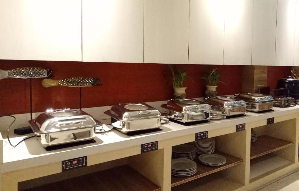 Khuang Singh Residence & Hotel Chiangmai Чиангмай Екстериор снимка