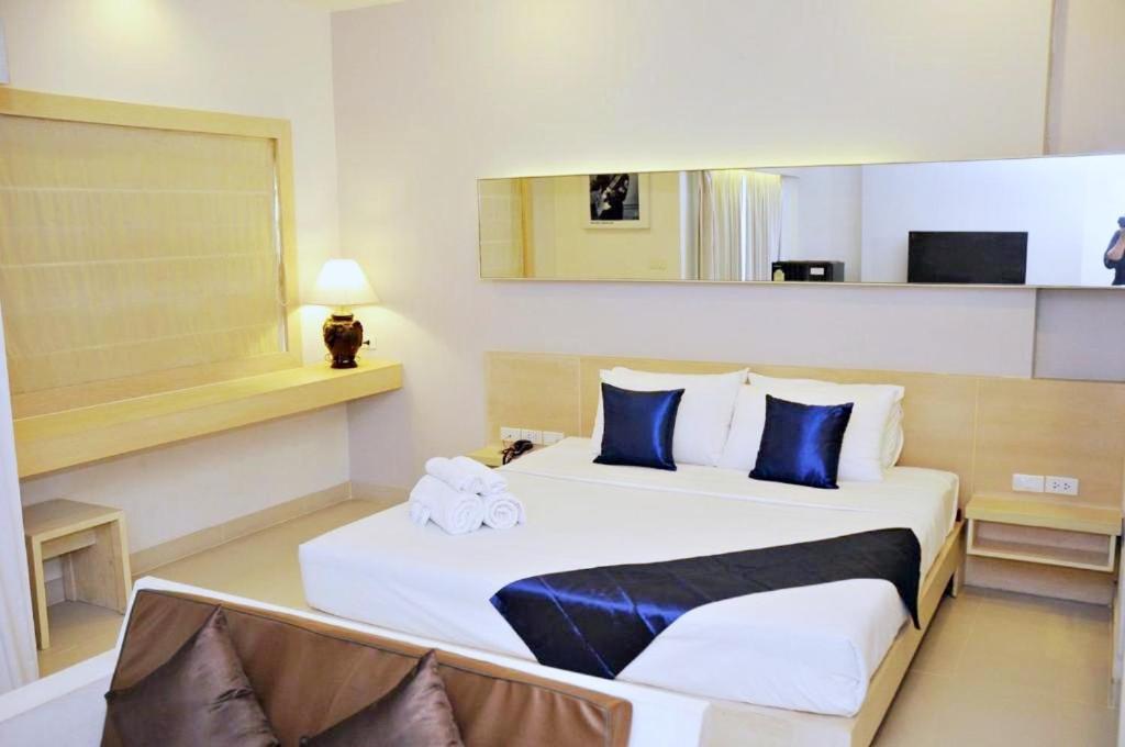 Khuang Singh Residence & Hotel Chiangmai Чиангмай Екстериор снимка